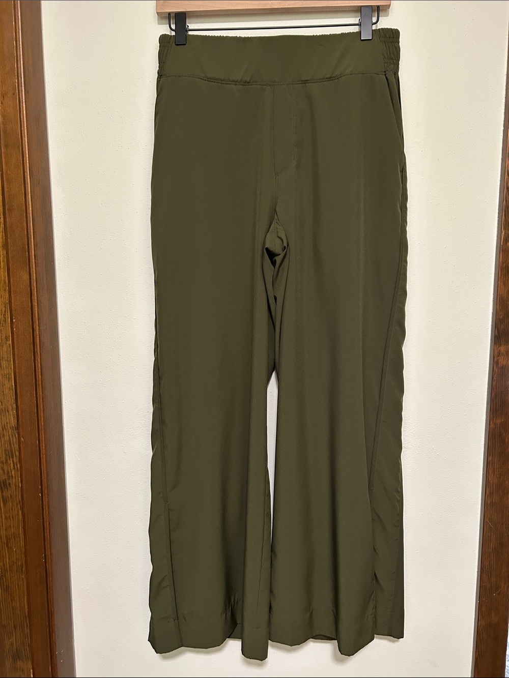 Old Navy  Women's Straight oversized wide leg active Pants - Olive  petite M